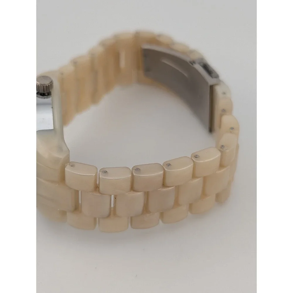 Geneva‎ Women's Watch 37mm Silver Case 7.75